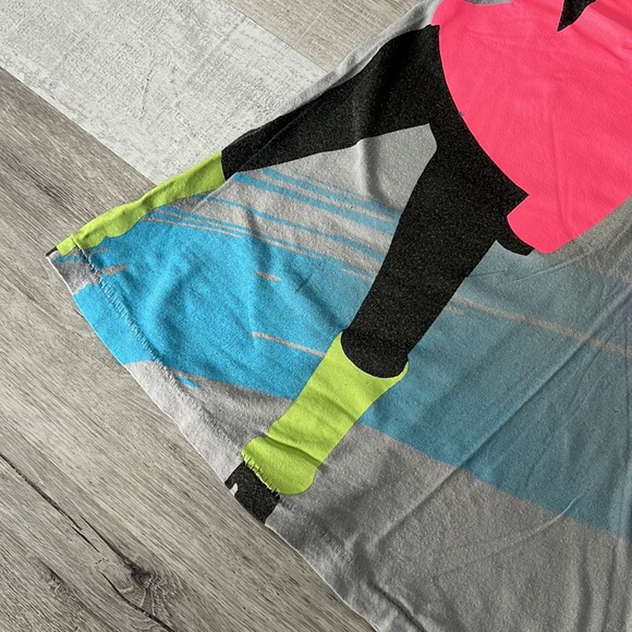 Nollie Gray Pink Purple V-Neck Graphic T-Shirt Size Small Dancing Neon - Picture 4 of 10